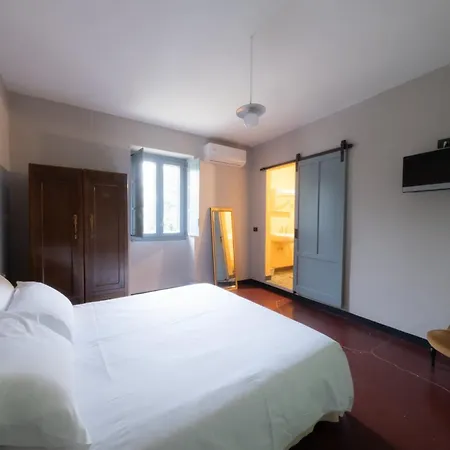 לינה וארוחת בוקר Beb La Patataia 3*